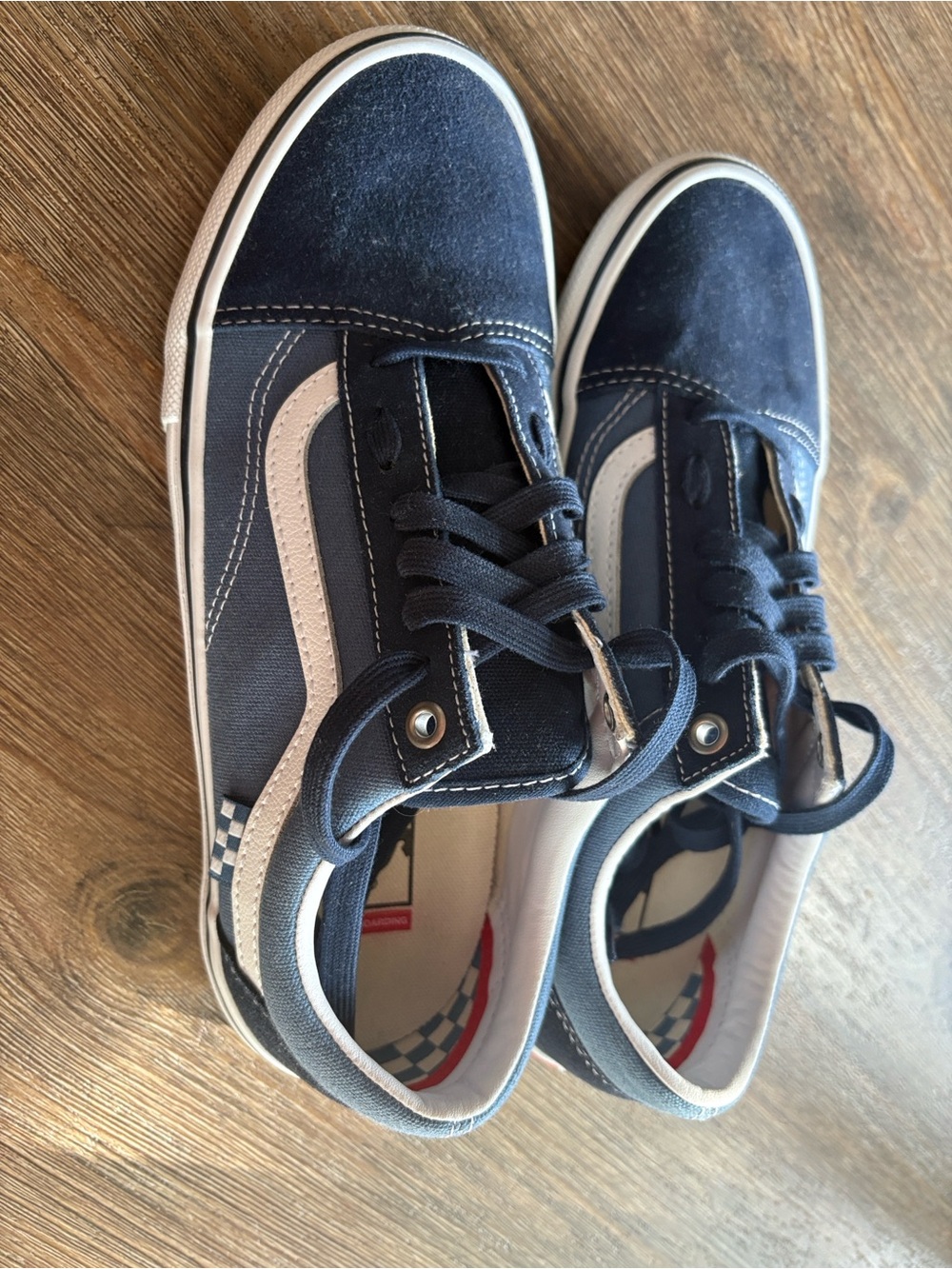 Men's Navy Blue Low-Top Skate Sneakers with White Stripe